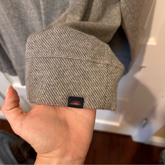 Faherty Men’s Pullover - Picture 5 of 5